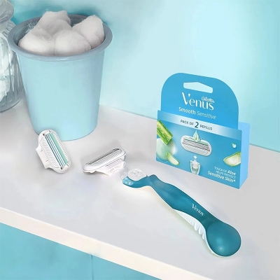 Picture of Gillette Venus Smooth Sensitive Women's Razor Blade Refills 2 Blades