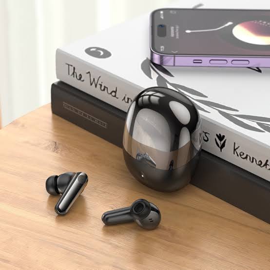 Picture of HOCO EQ11 True Wireless ANC Noise Reduction Bluetooth Headset Built-InMicrophone-Black