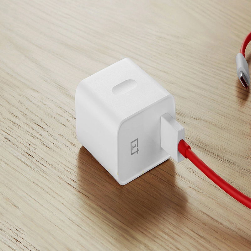 Picture of OnePlus Warp 45W Fast Charger with 6A Type-C Cable - TechLimb