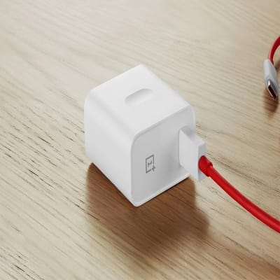 Picture of OnePlus Warp 45W Fast Charger with 6A Type-C Cable - TechLimb