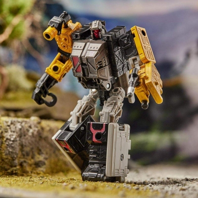 Picture of Transformers Toys Generations War for Cybertron: Earthrise Deluxe WFC-E8 Ironworks Modulator Figure -5.5-inch - Multicolor