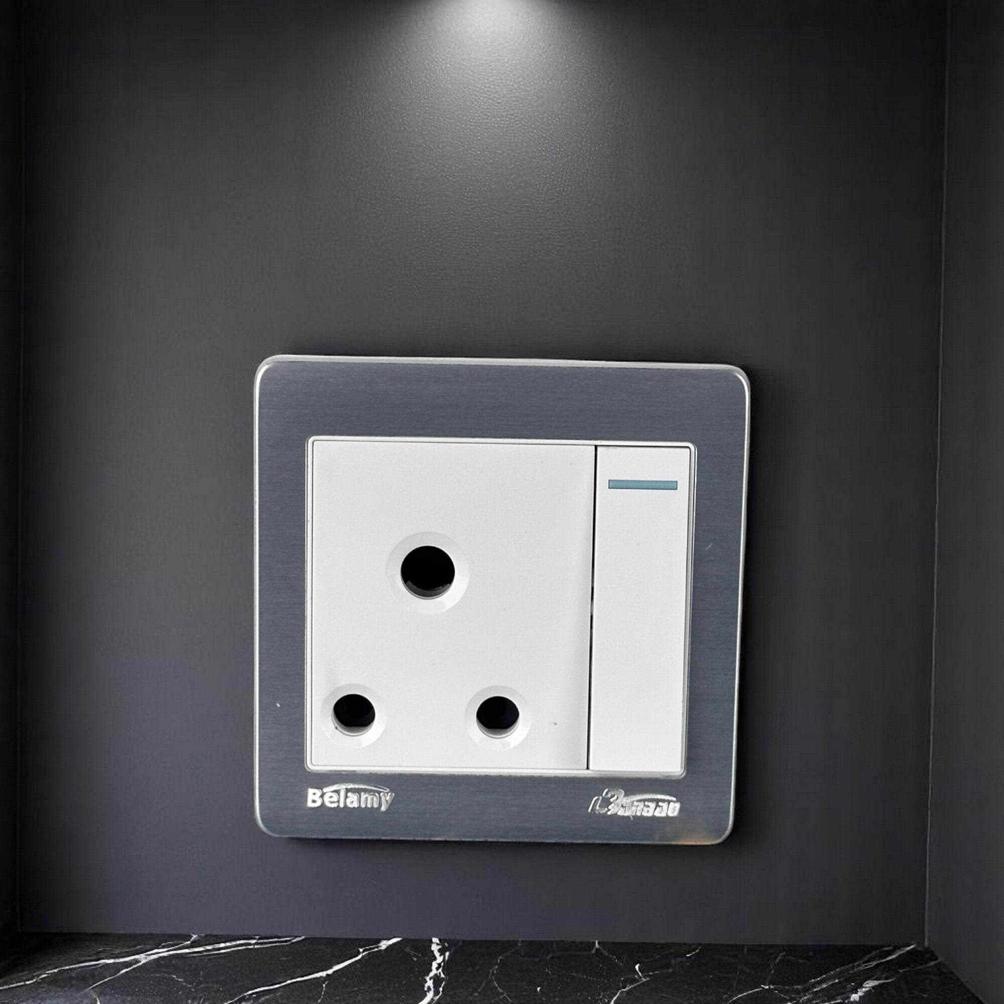 Picture of Belamy LK7 LANBAO Greyt-White 3-PIN Round Socket With Switch | BE-165-SW-White