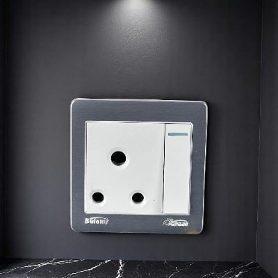 Picture of Belamy LK7 LANBAO Greyt-White 3-PIN Round Socket With Switch | BE-165-SW-White