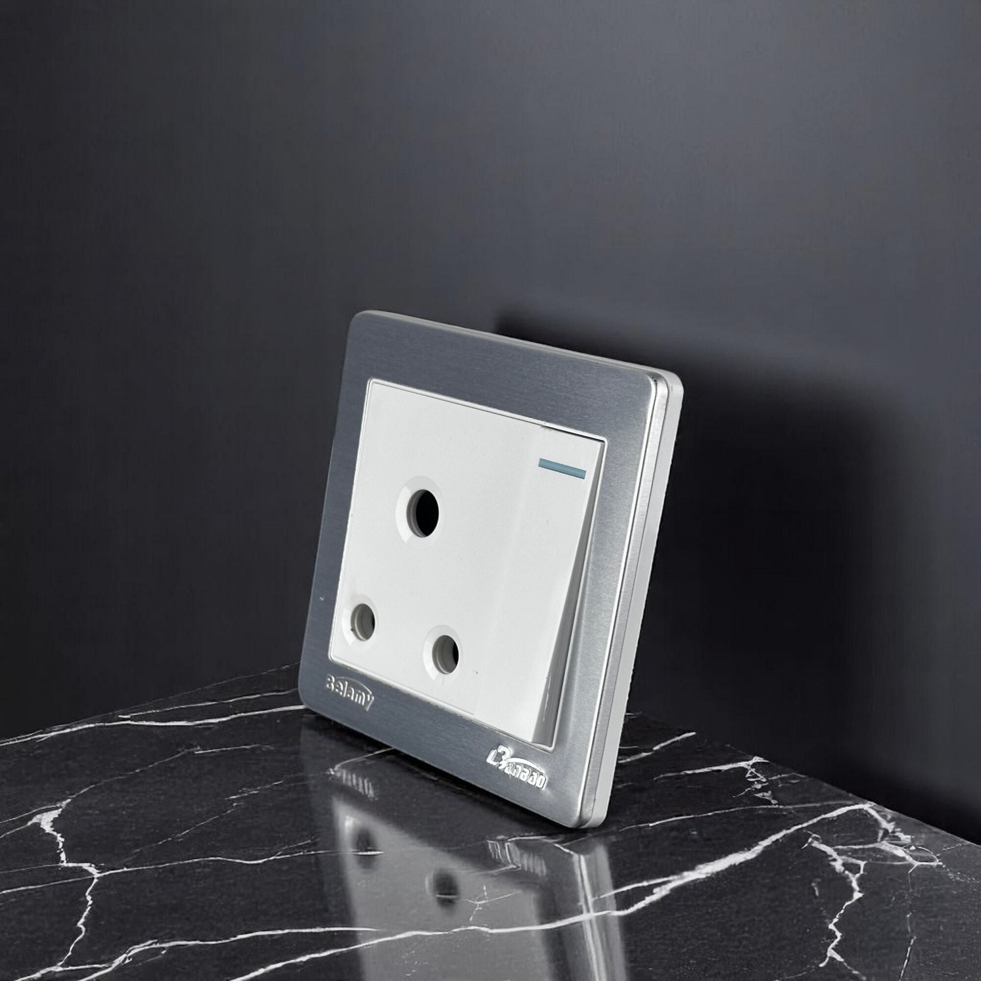 Picture of Belamy LK7 LANBAO Greyt-White 3-PIN Round Socket With Switch | BE-165-SW-White