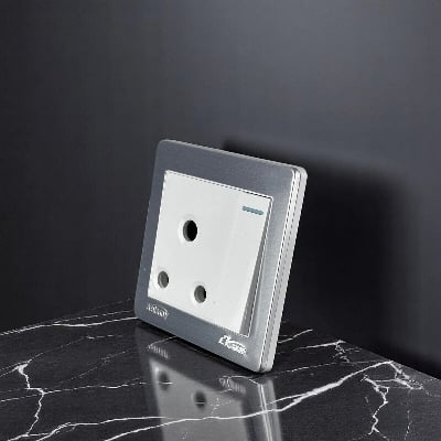Picture of Belamy LK7 LANBAO Greyt-White 3-PIN Round Socket With Switch | BE-165-SW-White