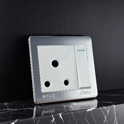 Picture of Belamy LK7 LANBAO Greyt-White 3-PIN Round Socket With Switch | BE-165-SW-White