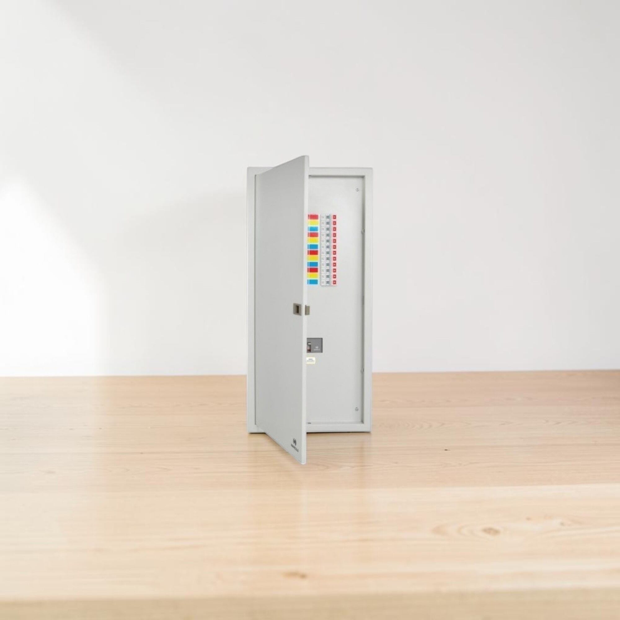 Picture of Havells Three Phase MCCB Incoming Outgoing MCB (Load Line) G Frame | 12 Way Capacity-Grey