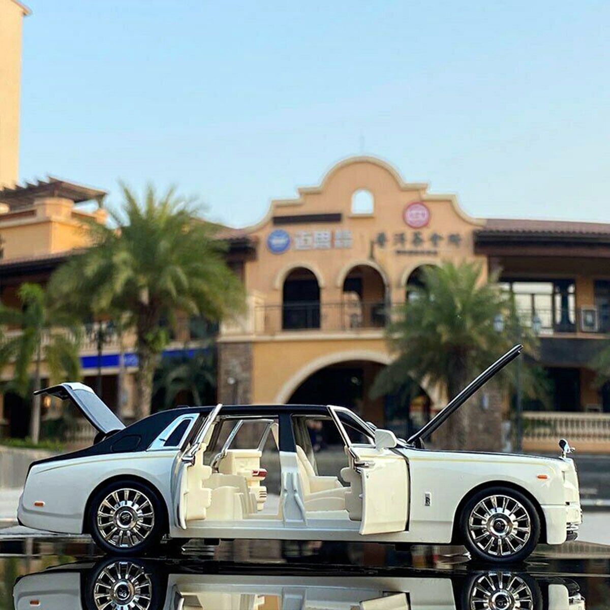 Picture of 1:24 Rolls Royce Phantom Diecast Alloy Car Luxury Simulation Toy Vehicle Metal Car 6 Door Open Model Car Sound Light Toy For Gift - car toy