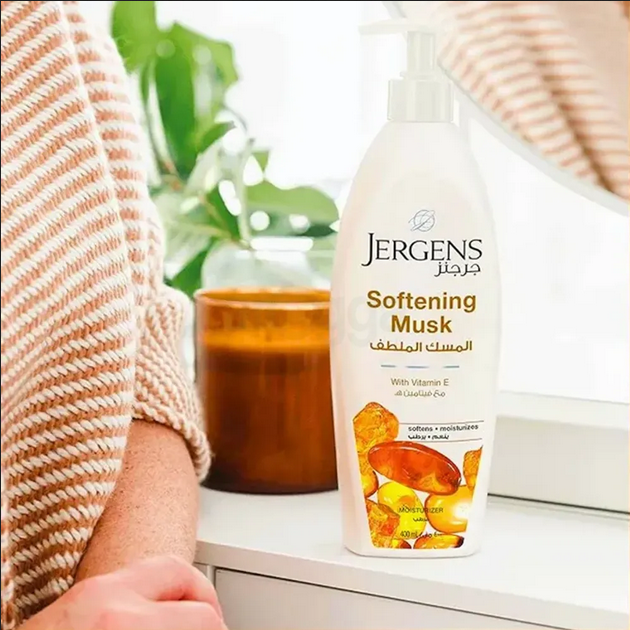 Picture of Jergens Softening Musk Moisturizer Body Lotion Pump 400 ml -UAE