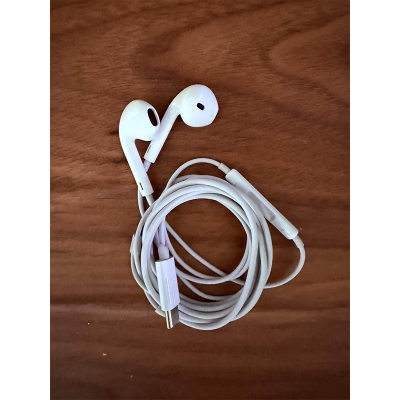 Picture of Apple EarPods USB C Wired Earphones Built In Remote Music Calls Volume Control 1 Year Warranty Stereo Headphones Single Piece - White