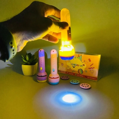 Picture of MINI FLASHLIGHT PROJECTOR SLIDE PROJECTOR TOY