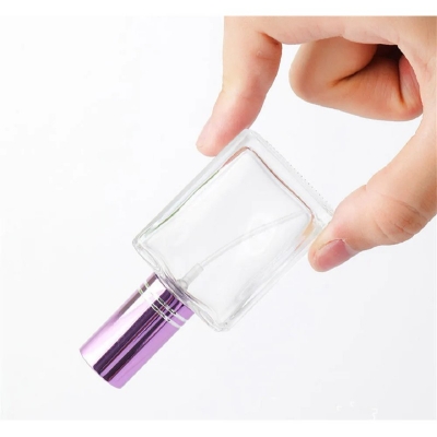 Picture of Glass Perfume dispenser  Refillable 15ML Transparent Spray bottle Flat  Square  Empty bottles for Fragrance application Travel  Beauty industry  Cosmetics packaging-Black