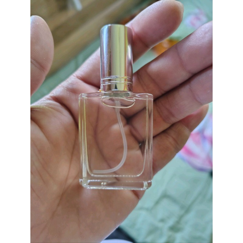 Picture of Glass Perfume dispenser  Refillable 15ML Transparent Spray bottle Flat  Square  Empty bottles for Fragrance application Travel  Beauty industry  Cosmetics packaging-Black